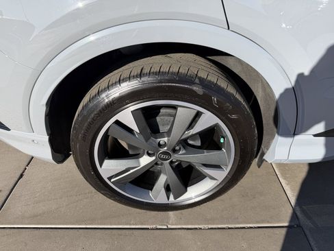 Used 2024 Audi Q4 e-tron Premium Plus w/ Premium Plus image 15