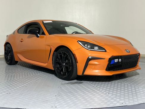 Used 2023 Toyota GR86 10th Anniversary SE image 7