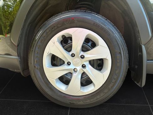 Used 2025 Toyota RAV4 LE AWD/4WD image 9