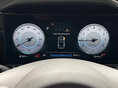 Used 2025 Hyundai Elantra SEL image 23