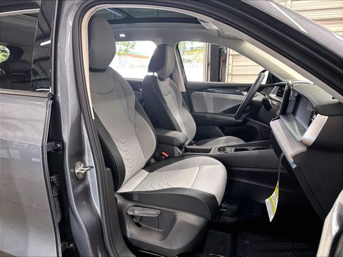 New 2026 Volkswagen Tiguan SE AWD/4WD image 11