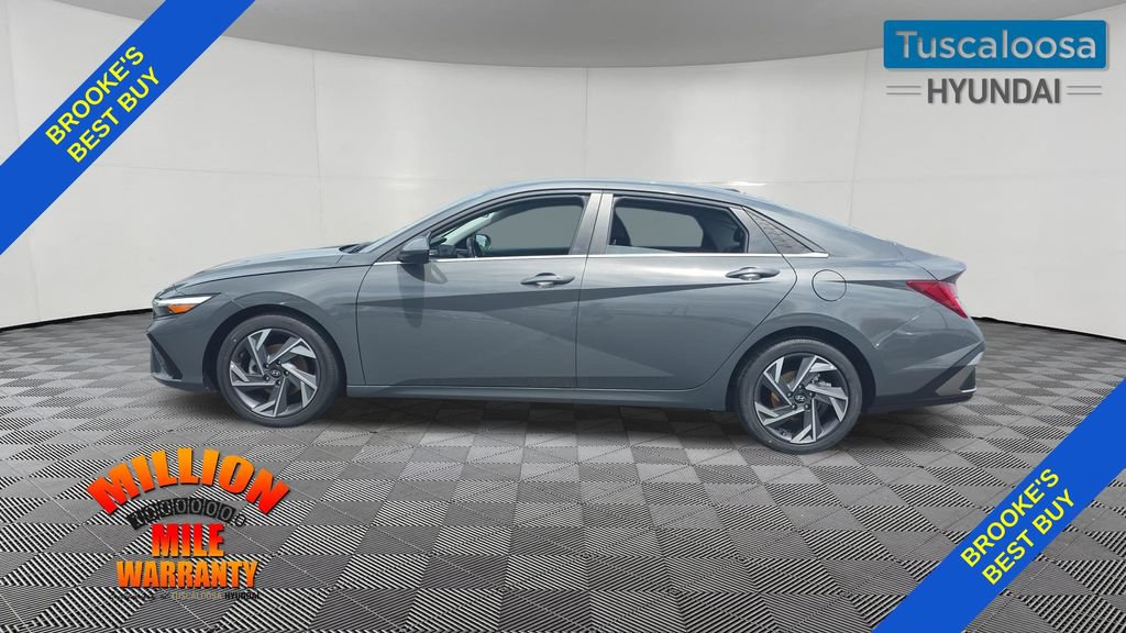 Used 2025 Hyundai Elantra SEL FWD image 4
