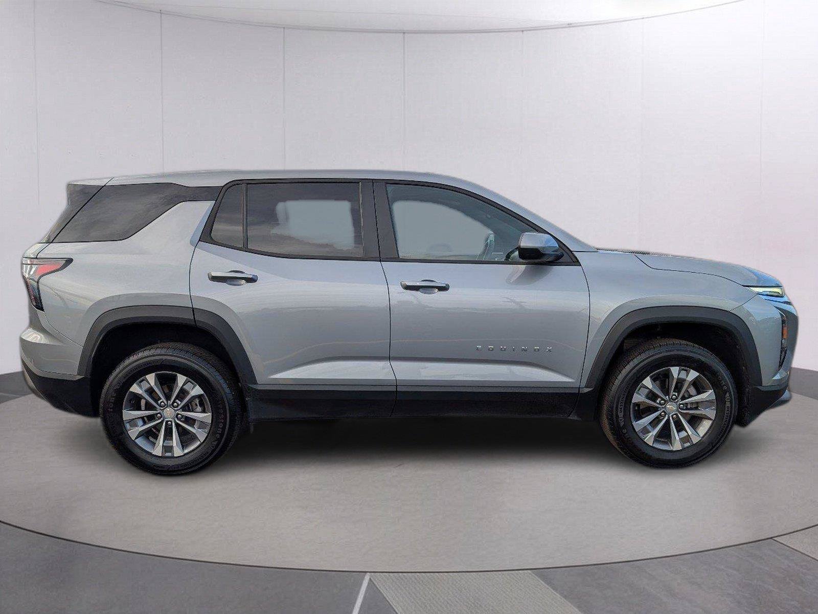 Used 2026 Chevrolet Equinox LT FWD image 8