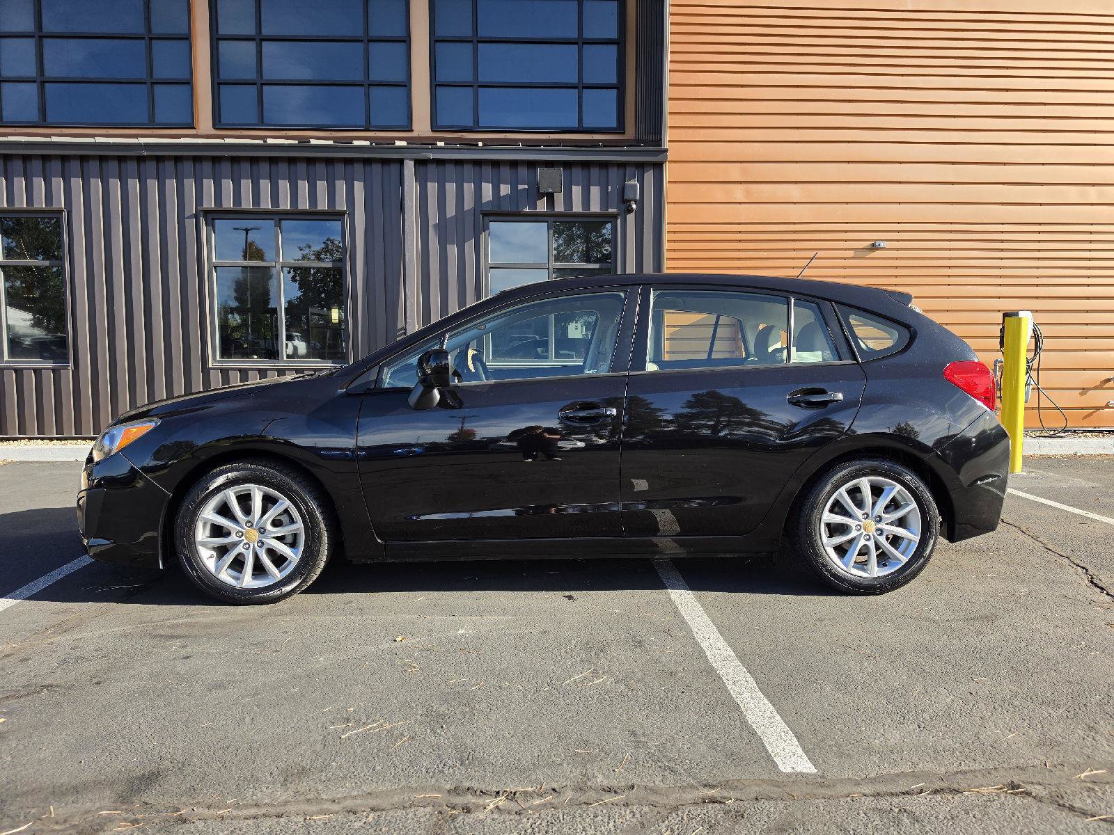 Used 2013 Subaru Impreza 2.0i Premium w/ All-Weather Pkg AWD/4WD image 2