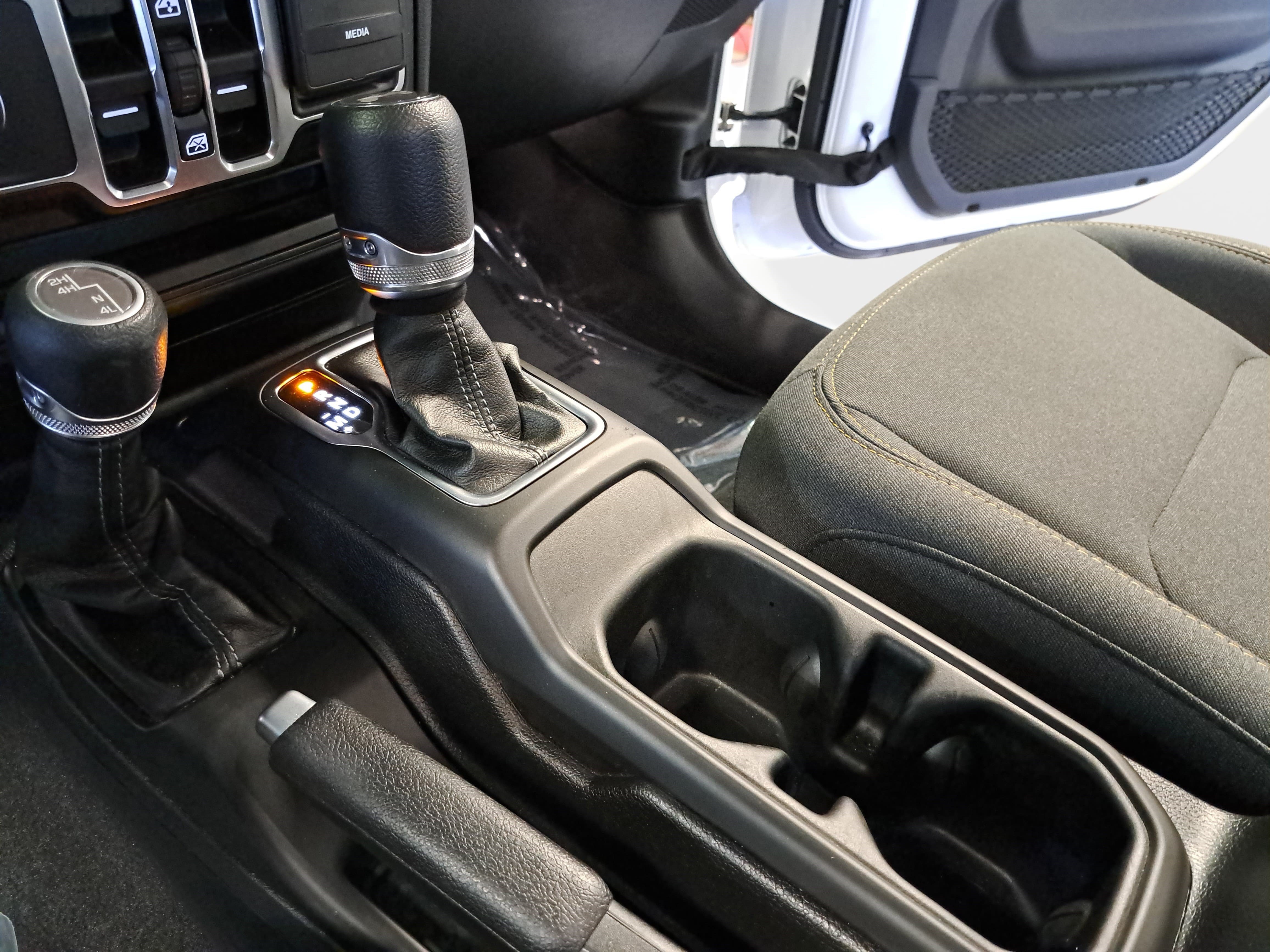 Used 2026 Jeep Wrangler Unlimited Sahara AWD/4WD image 22