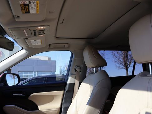 Used 2021 Toyota Highlander XLE image 21