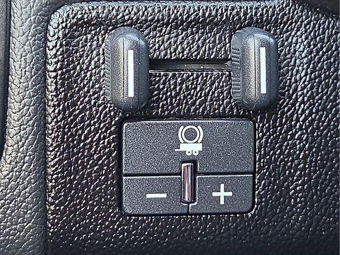 Used 2021 Chevrolet Colorado ZR2 w/ ZR2 Dusk Special Edition image 21