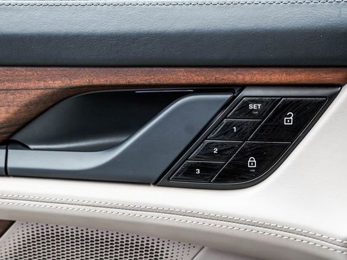 Used 2020 Porsche Taycan 4S image 41