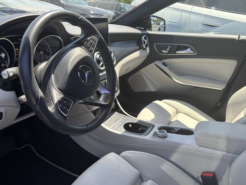 Used 2018 Mercedes-Benz CLA 250 4MATIC image 35