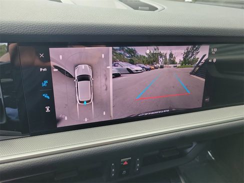 Used 2025 Porsche Cayenne Base image 31