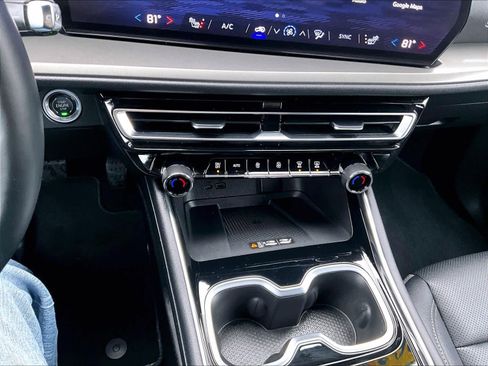 Used 2026 Chevrolet Traverse LT image 28