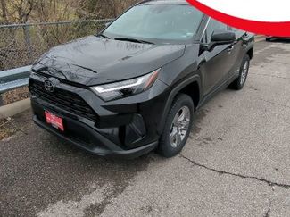 Used 2025 Toyota RAV4 LE video 1