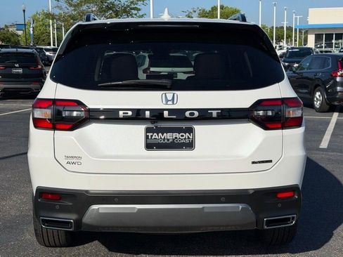 New 2026 Honda Pilot Touring image 4