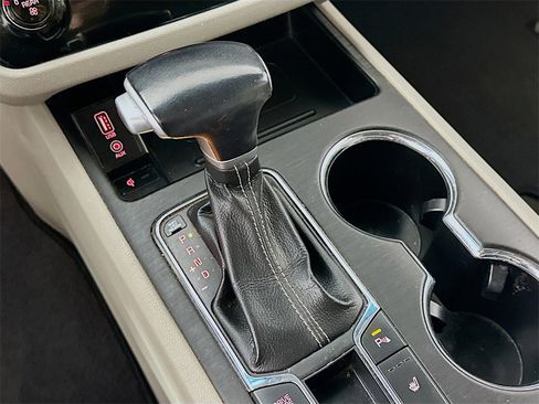 Used 2020 Kia Sedona EX image 16