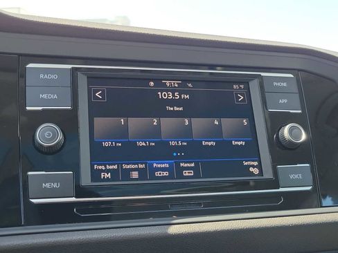 Used 2023 Volkswagen Jetta SE w/ Panoramic Sunroof Package FWD image 26
