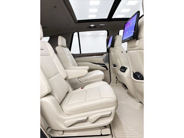 Used 2025 Cadillac Escalade Sport Platinum w/ LPO, Floor Liner Package AWD/4WD image 25