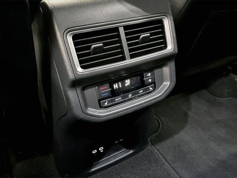 Used 2024 Volkswagen Atlas SEL Premium R-Line image 10