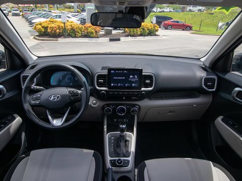Used 2026 Hyundai Venue SEL FWD image 21