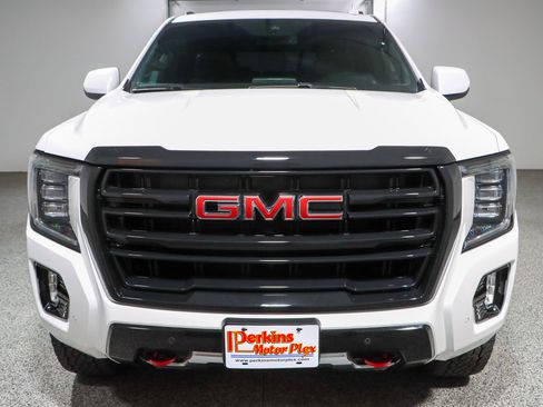Used 2024 GMC Yukon AT4 AWD/4WD image 4