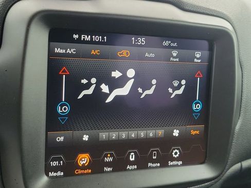 Used 2022 Jeep Renegade Latitude image 23