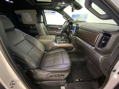 Used 2024 Chevrolet Silverado 1500 High Country w/ High Country Premium Package AWD/4WD image 35
