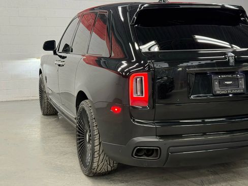 Used 2022 Rolls-Royce Cullinan Black Badge w/ Dark Exterior Package image 13