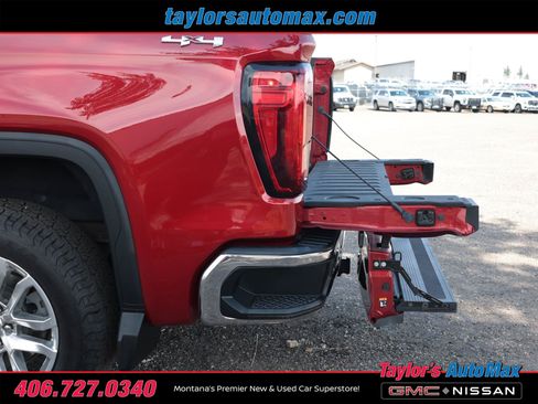 Used 2022 GMC Sierra 1500 SLT w/ SLT Convenience Package AWD/4WD image 39