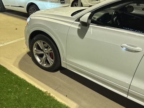 Used 2019 Audi Q8 Premium Plus w/ Premium Plus image 3