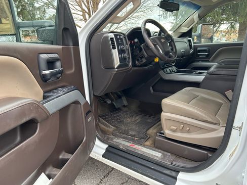 Used 2017 Chevrolet Silverado 2500 LTZ image 8