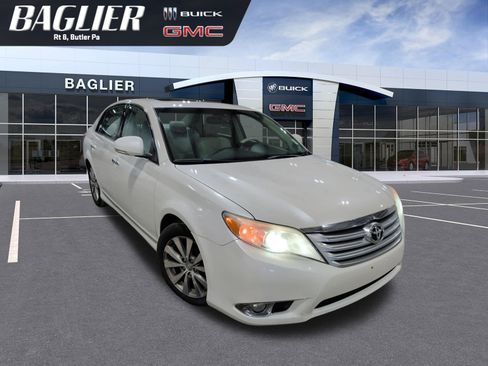 Used 2011 Toyota Avalon Limited image 1