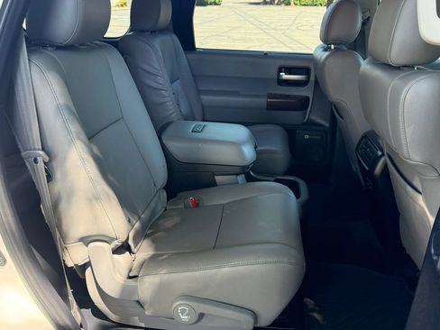 Used 2017 Toyota Sequoia Platinum AWD/4WD image 30