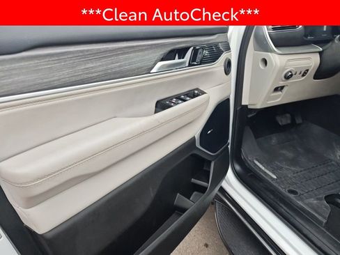 Used 2024 Jeep Wagoneer L Series II w/ Flexible Seating Group AWD/4WD image 4