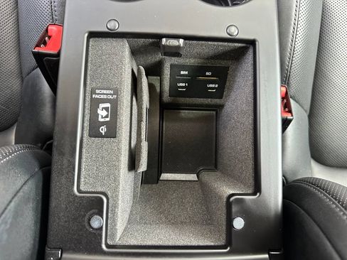 Used 2024 Porsche Macan AWD/4WD image 34
