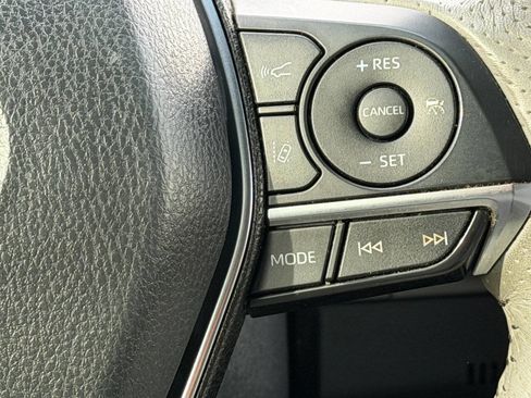 Used 2019 Toyota Avalon Limited image 40