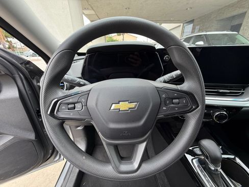 Used 2025 Chevrolet Trax LT FWD image 25