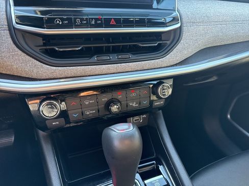 Certified 2025 Jeep Compass Latitude w/ Convenience Group image 21