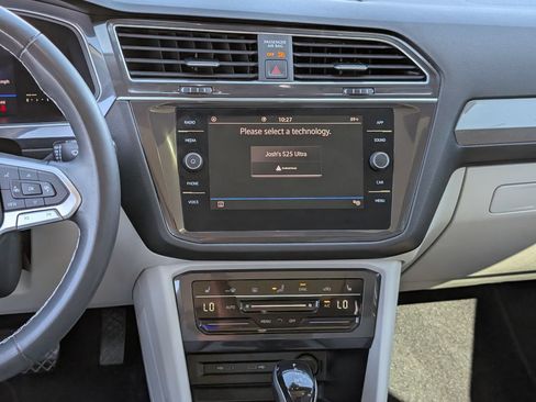 Used 2023 Volkswagen Tiguan SE w/ Panoramic Sunroof Package FWD image 12