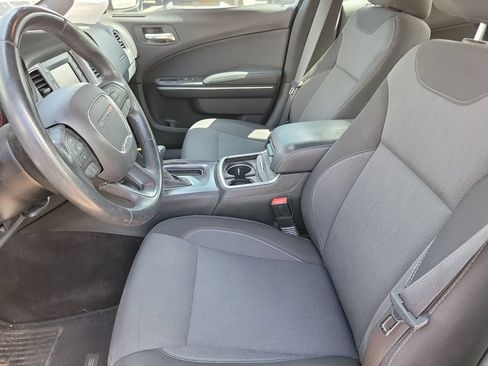 Used 2016 Dodge Charger SE RWD image 10