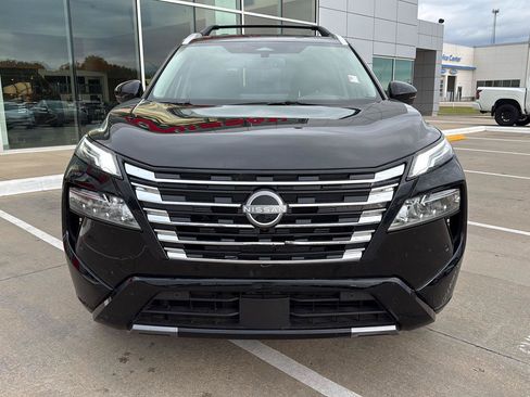 Used 2025 Nissan Rogue Platinum w/ Platinum Premium Package FWD image 3