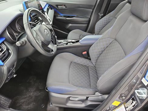 Used 2020 Toyota C-HR XLE image 13