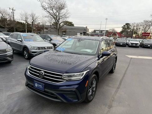 Certified 2023 Volkswagen Tiguan SE w/ Panoramic Sunroof Package image 2