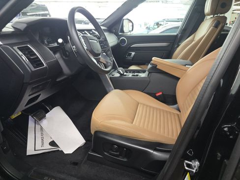 Used 2024 Land Rover Discovery Dynamic SE AWD/4WD image 7