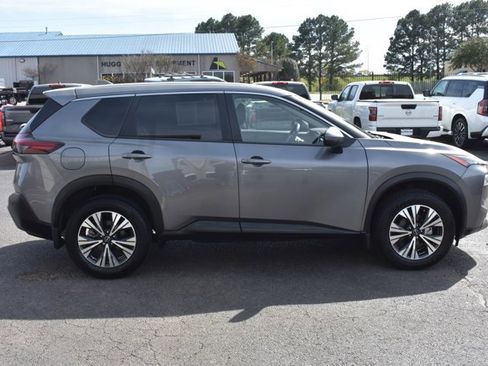 Used 2023 Nissan Rogue SV image 4
