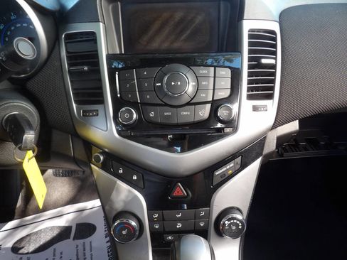 Used 2013 Chevrolet Cruze LT image 31