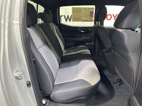 Used 2023 Toyota Tacoma TRD Off-Road image 15