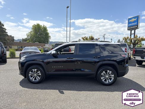 Used 2025 Chevrolet Equinox LT AWD/4WD image 2
