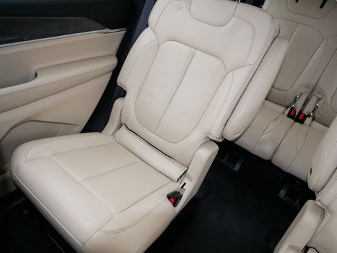 Used 2022 Jeep Grand Cherokee L Limited image 12