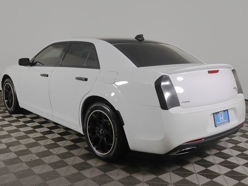 Used 2018 Chrysler 300 S image 8