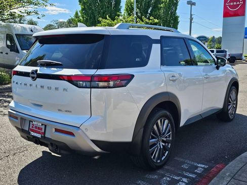Used 2025 Nissan Pathfinder SL w/ SL Premium Package AWD/4WD image 5