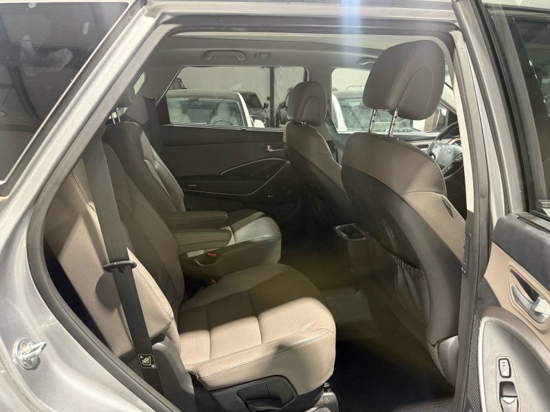 Used 2017 Hyundai Santa Fe Limited AWD/4WD image 10